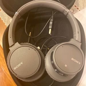 Sony WH-CH700N Wireless Bluetooth Noise Canceling Over-the-Ear Headphones Grey